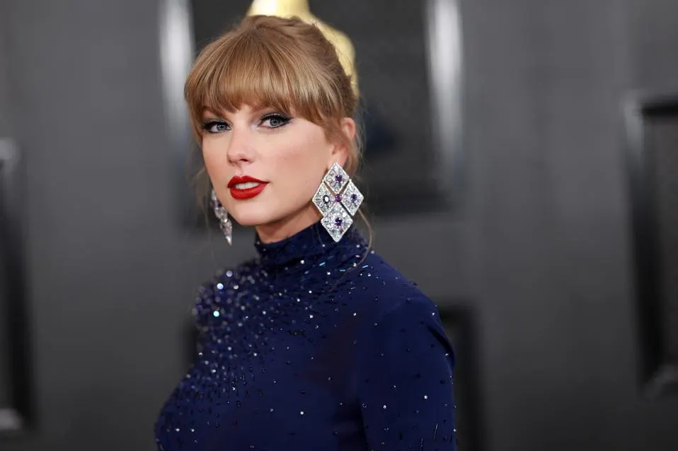 Can AI Accurately Mimic Taylor Swift's Songwriting Style?