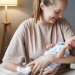 What are the advantages of using a hands-free breast pump?